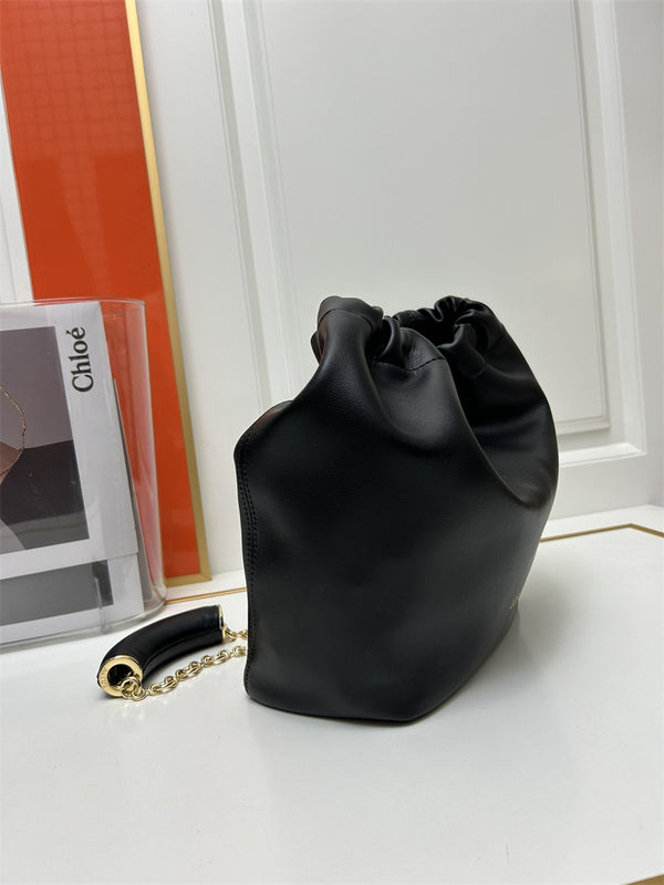 Ziva's Charm handbag – close-up view (34cm*27cm*14cm)