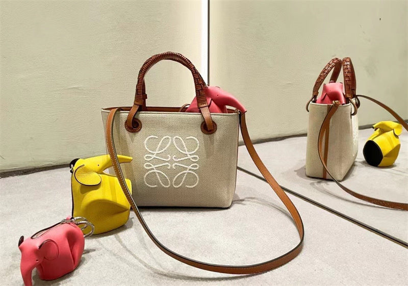 Ziva's Charm handbag – product shot (32.5cm*30cm*17.5cm)