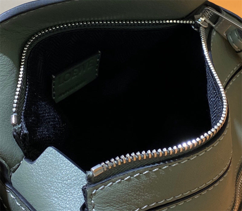 Ziva's Charm handbag – product shot (18cm*12cm*7.5cm)