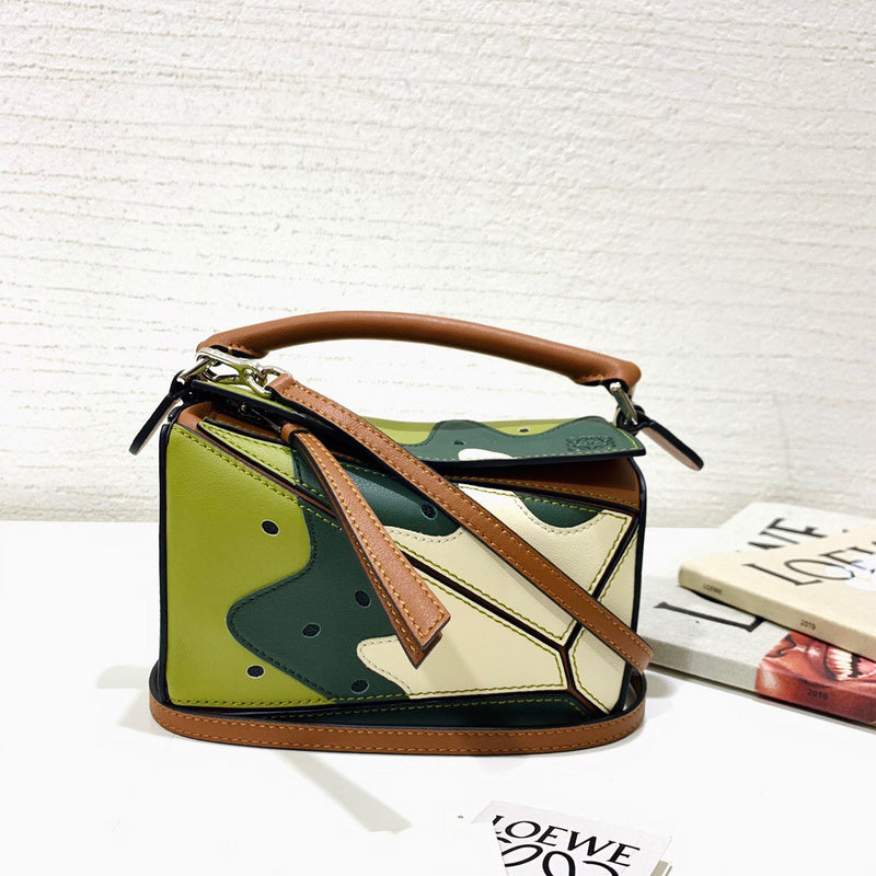 Ziva's Charm handbag – detail view (18cm*11cm*7.5cm)