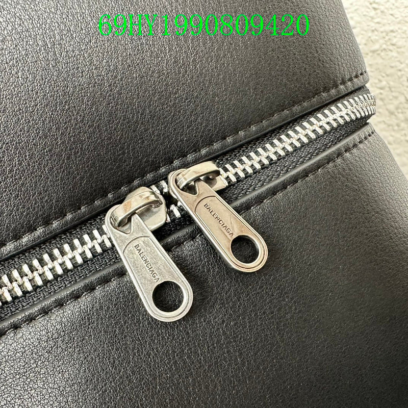 Ziva's Charm handbag – back view (one versatile size)