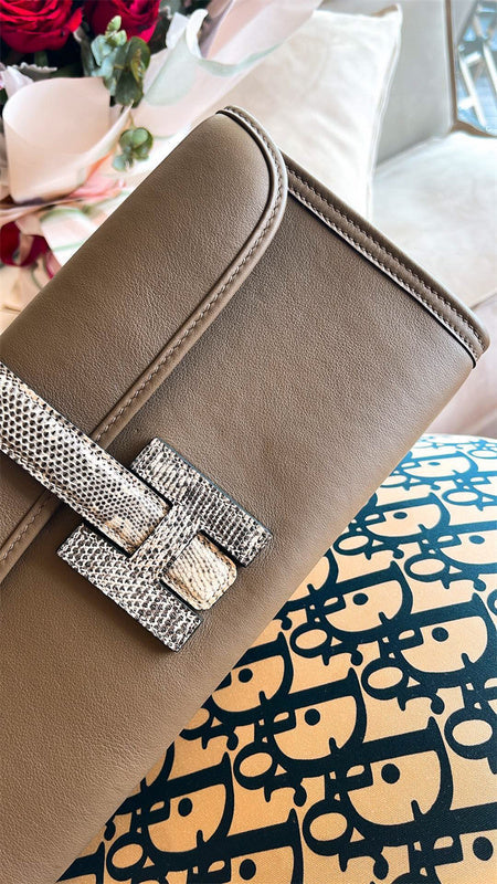Smart bag shown from front angle