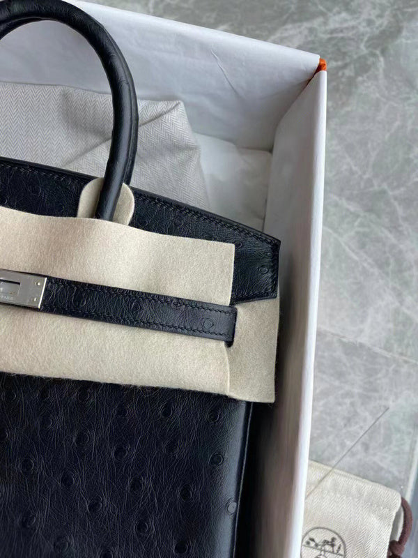 Streamlined bag women's premium everyday handbag