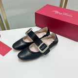Full silhouette view of Roger Vivier luxury piece style No.082