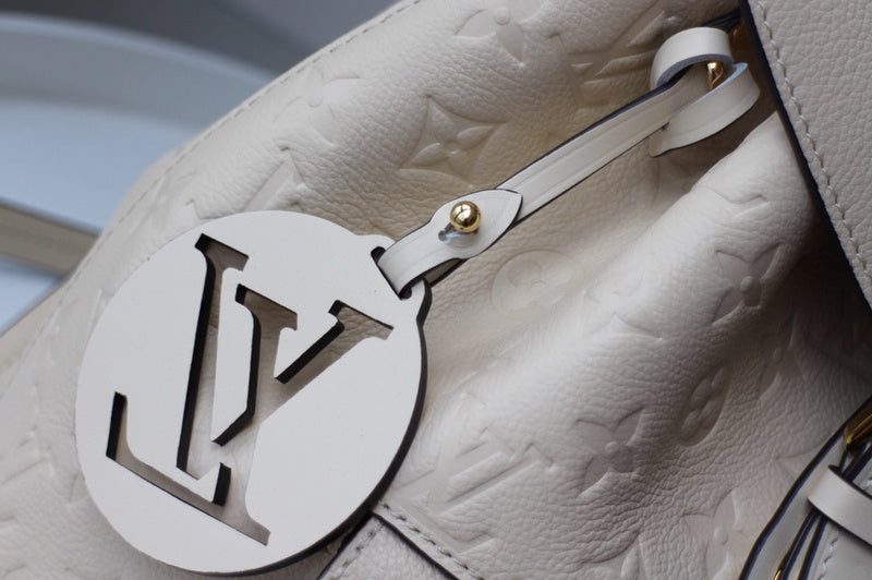 Side profile of structured everyday-luxe women's handbag – women's premium purse