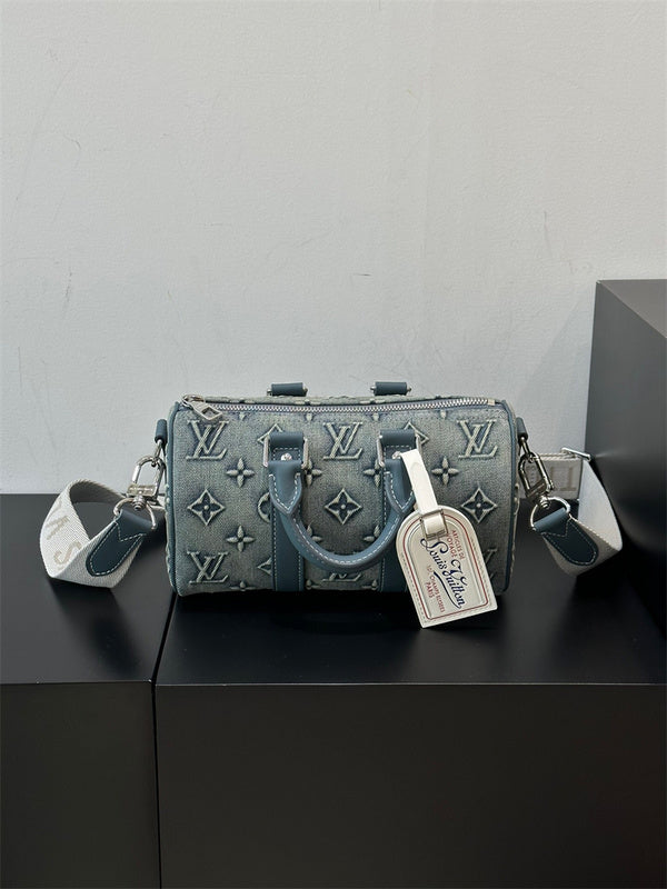  carryall bag close-up of hardware and finish