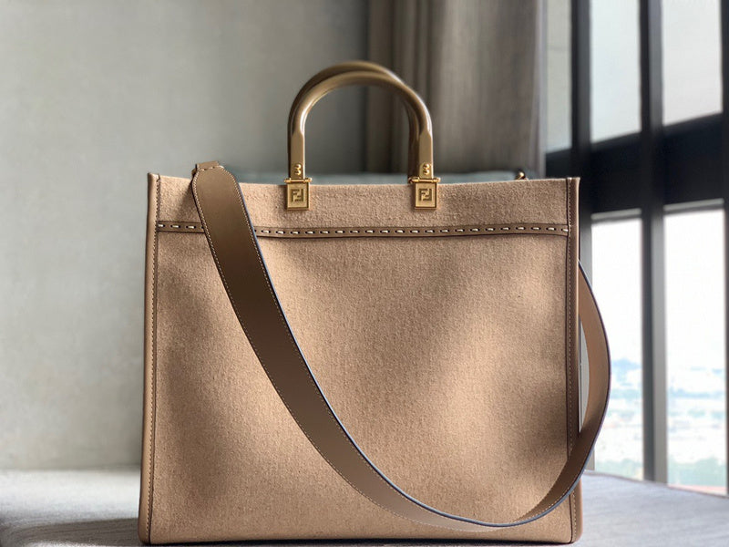 Ziva's Charm handbag – close-up view (35cm*17cm*31cm)