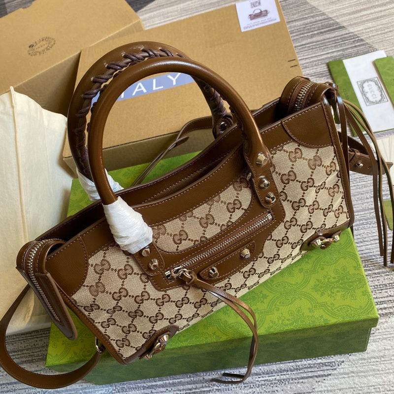 Handle and strap detail of modern chic women's handbag – women's designer-style accessory
