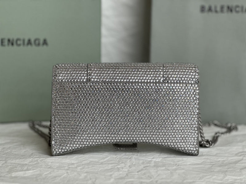 Zivas Charm Effortless Sophistication Statement Handbag (Effortless Style Upgrade) – Lifestyle Shot