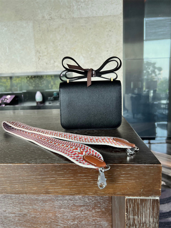  structured bag interior and compartment view 15