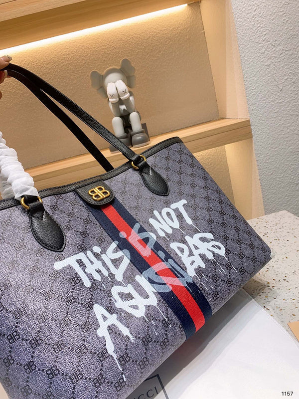 Ziva's Charm handbag – product shot (one versatile size)