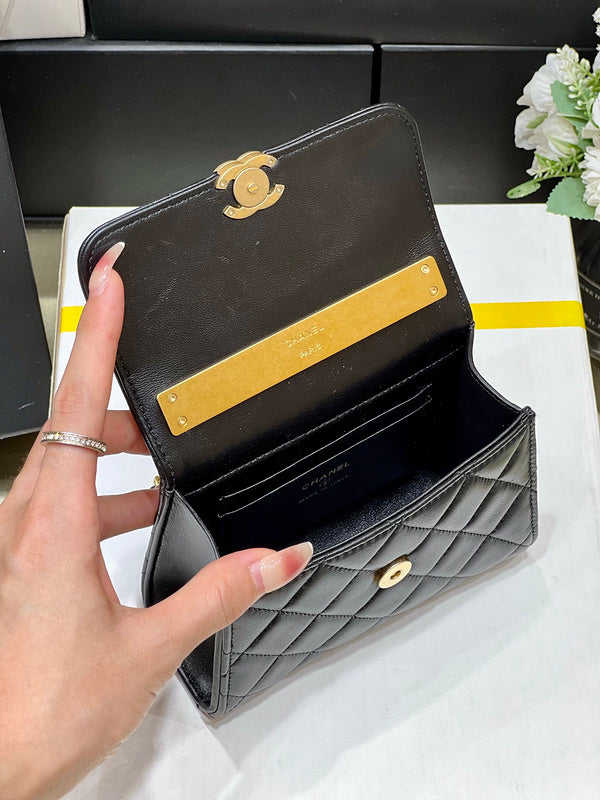  handbag, compact everyday style, image 4