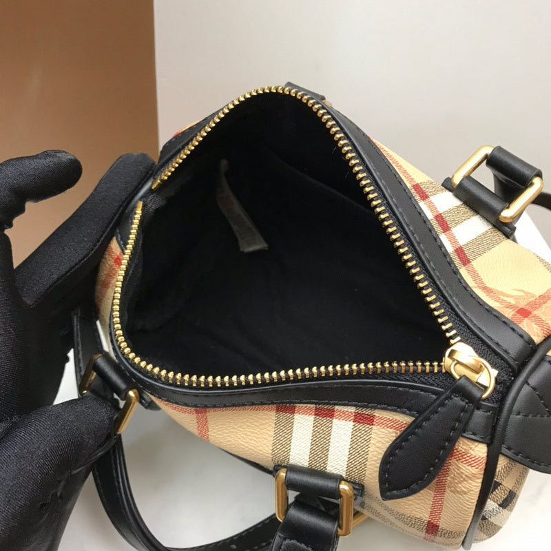 Ziva's Charm handbag – product shot (one versatile size)