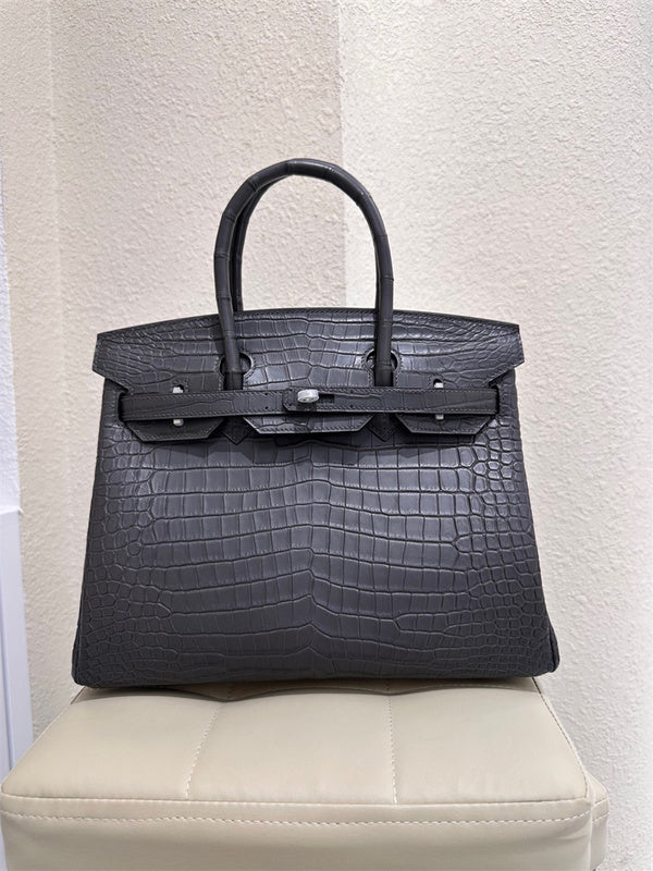  Refined carryall bag front view 31