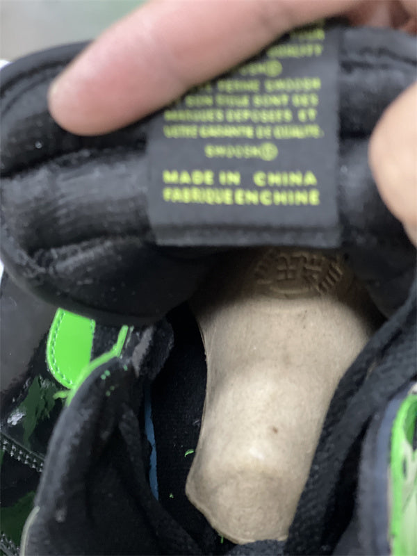 Nike Men's & Women's Luxury Low-Top Trainers — Style 261 angle view