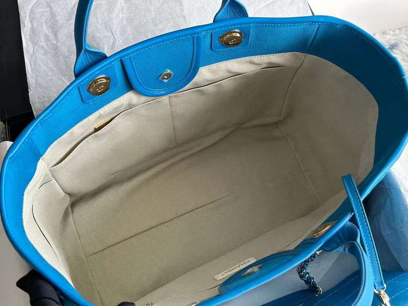 Zivas Charm Effortless Elegance Luxury Handbag (Elevated Accessory Essential) – Interior View