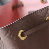 Handle and strap detail of everyday-luxe modern women's handbag – women's premium purse