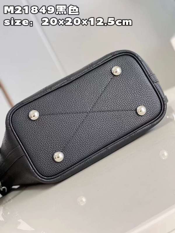 Handle and strap detail of sleek modern women's handbag – women's premium purse