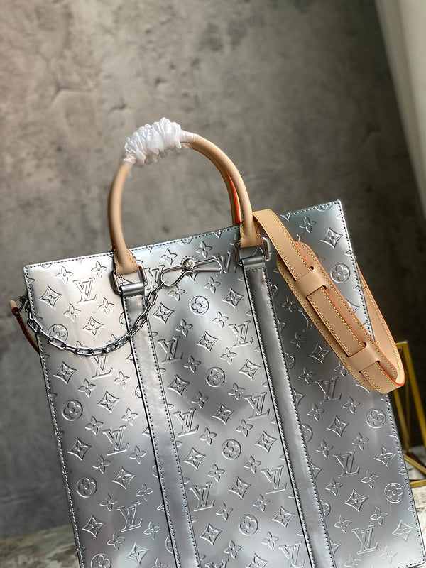 Close-up detail of modern statement women's handbag – women's designer-style accessory