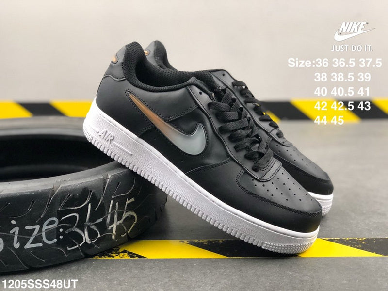 Nike Men's & Women's Luxury Low-Top Trainers — Style 009