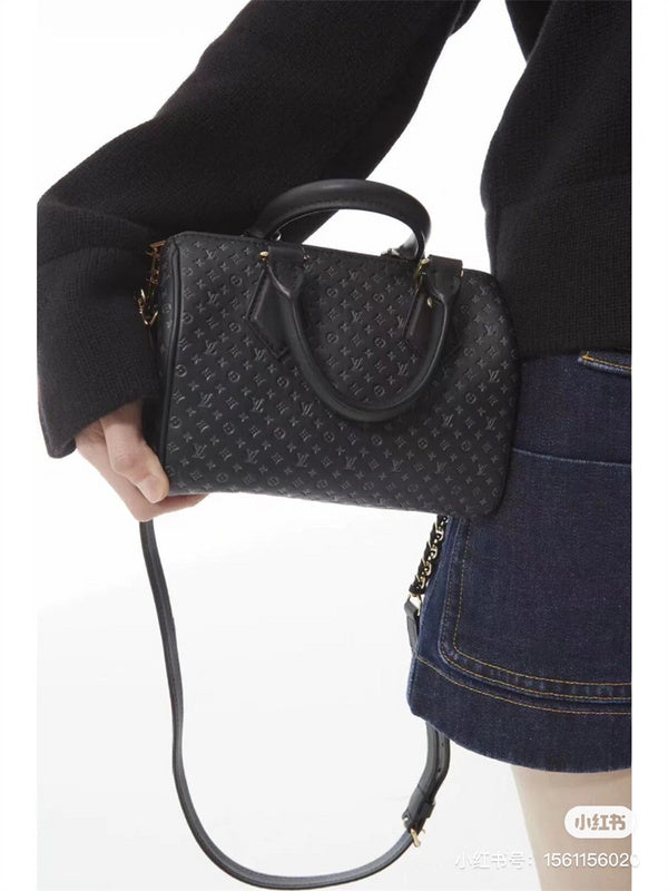  Curated carryall bag front view 13