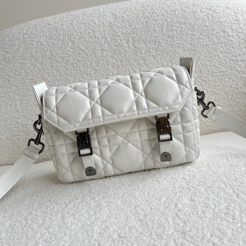 Handle and strap detail of elevated chic women's handbag – women's luxury handbag