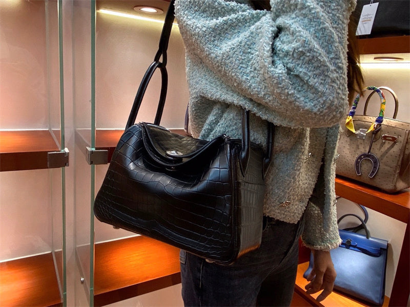  structured bag interior and compartment view 9