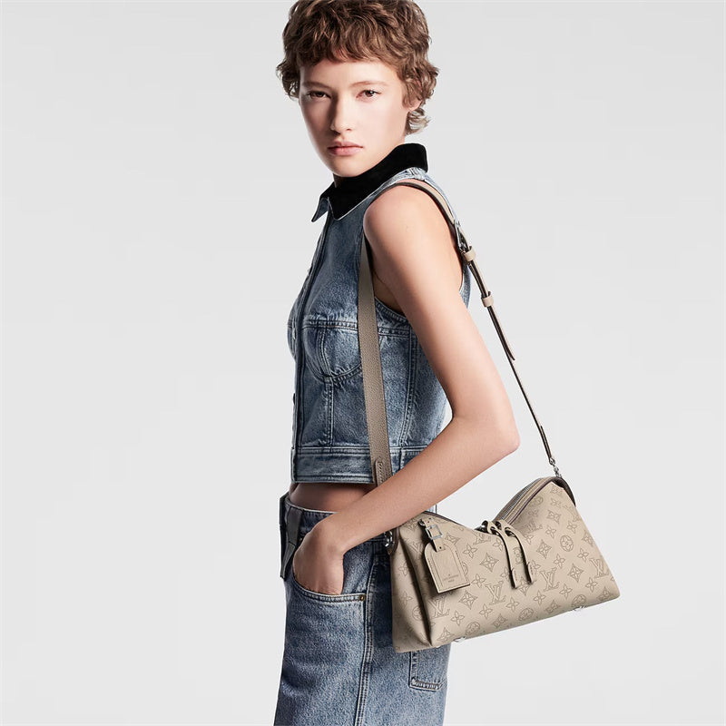  streamlined structured bag styled with outfit 18