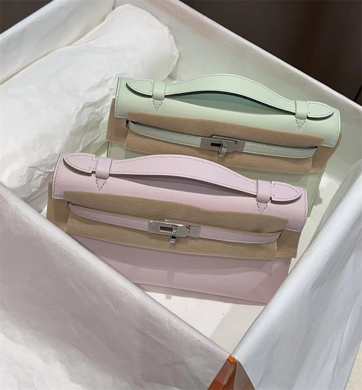  shoulder bag interior and compartment view