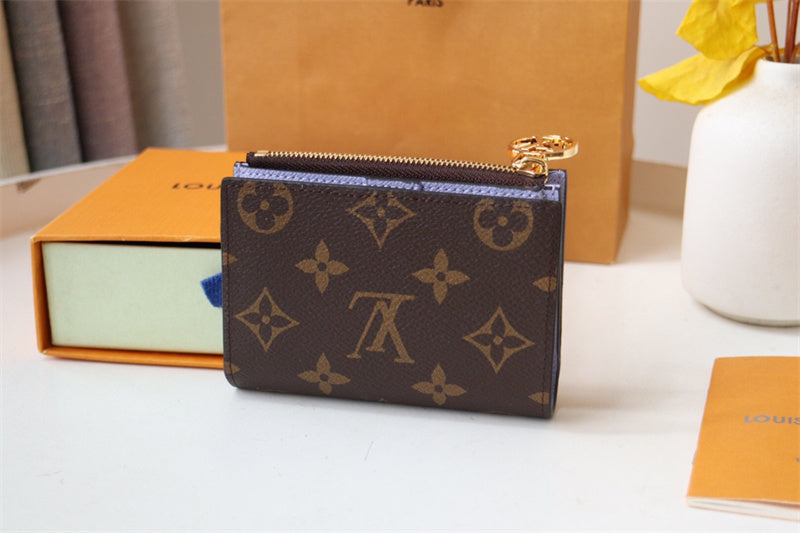  Graceful shoulder bag carried on shoulder