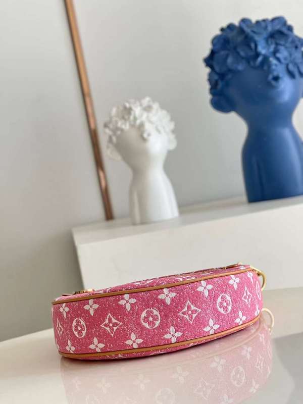 Close-up detail of classic refined women's handbag – women's luxury accessory