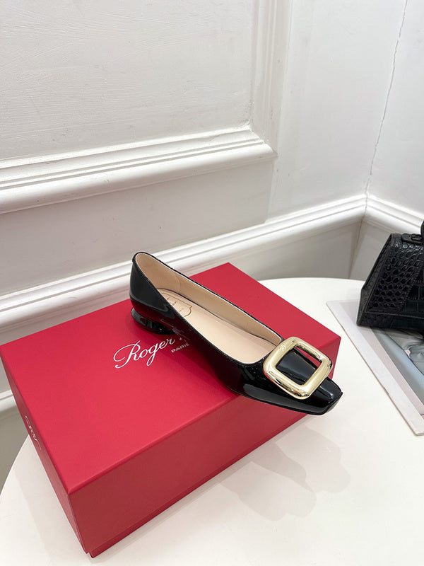 Full silhouette view of Roger Vivier luxury piece style No.051