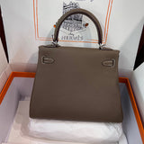  Clean-Lined carryall bag carried on shoulder 10