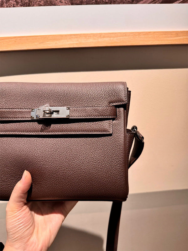 Side view of fluid structured handbag