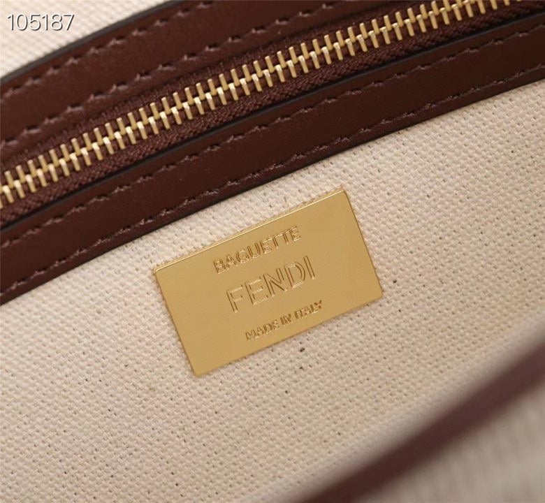 Ziva's Charm handbag – close-up view (Standard Size)