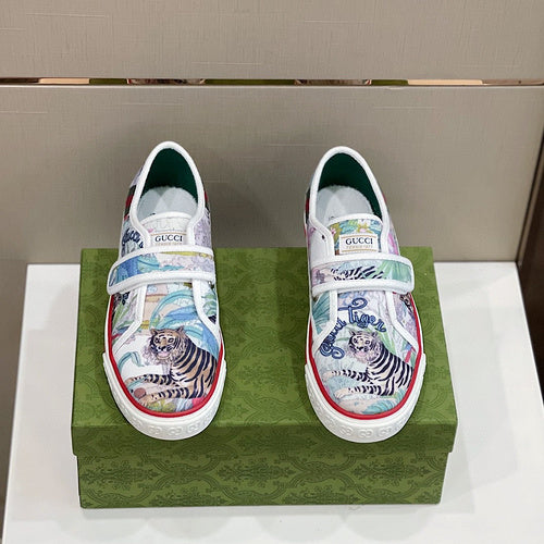 Gucci neutral cream luxury sneakers view 11 minimalist modern build