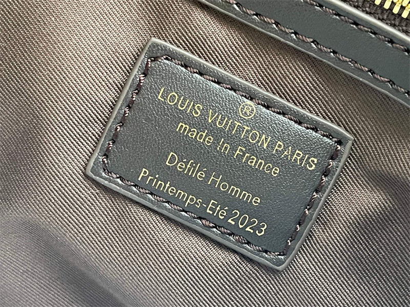  shoulder bag interior and compartment view