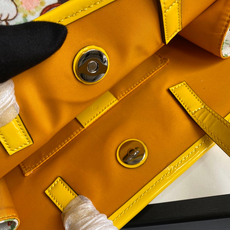 Close-up detail of premium refined women's handbag – women's designer-style accessory