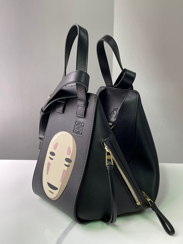 Ziva's Charm handbag – close-up view (13.5cm*25cm*30cm)