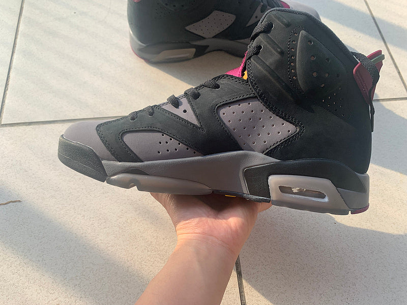 Nike Men's & Women's Designer Lifestyle Shoes — Style 188 detail view