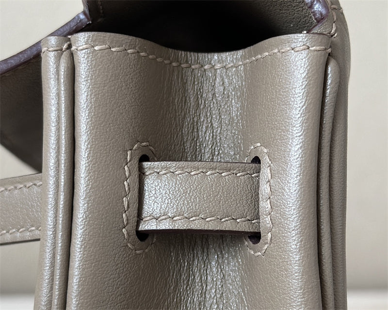 Interior view of effortless premium bag