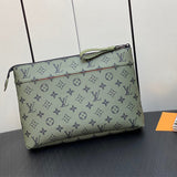  refined everyday bag detail view showing craftsmanship 8