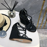 Styling view of Saint Laurent luxury piece style No.059