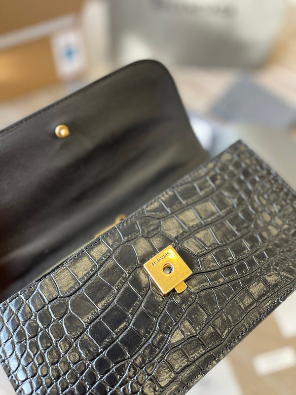 Ziva's Charm handbag – carry view (one versatile size)