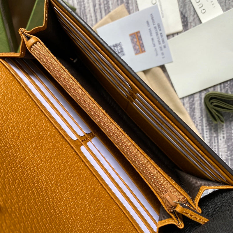 Close-up detail of sleek statement women's handbag – women's designer-style accessory