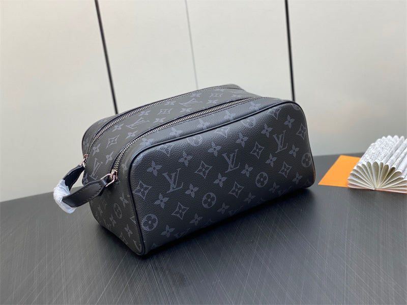  crossbody bag interior and compartment view