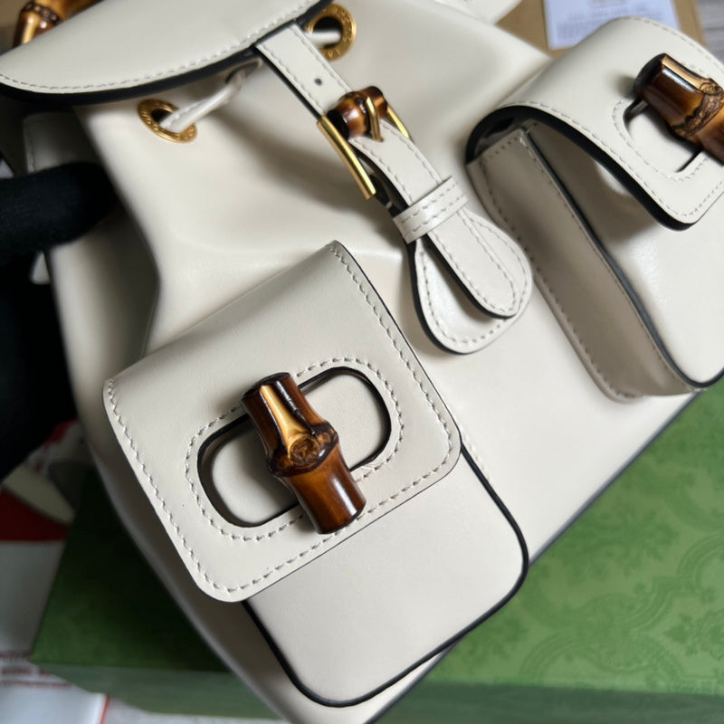 Handle and strap detail of classic structured women's handbag – women's everyday handbag