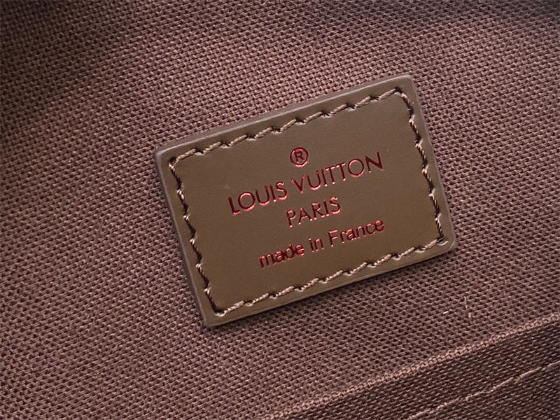  shoulder bag interior and compartment view 9