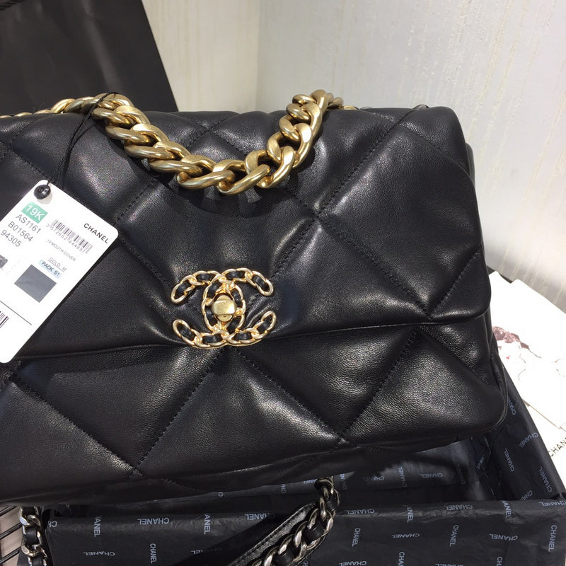Zivas Charm Elevated Essentials Fashion Handbag (Modern Wardrobe Staple) – Detail View