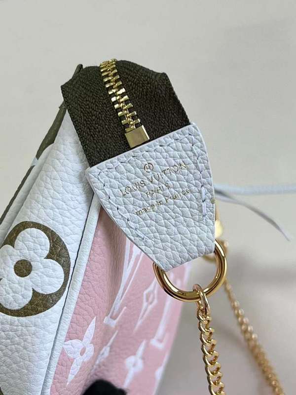Back view of classic modern women's handbag – women's everyday handbag